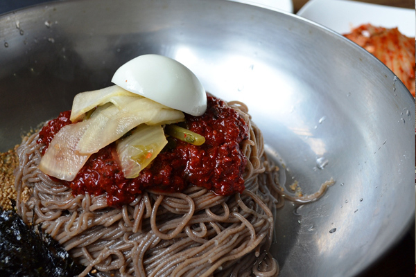 釜山の名物「冷麺」